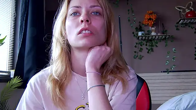 karo123421 online show from 02-08-26, 07:01