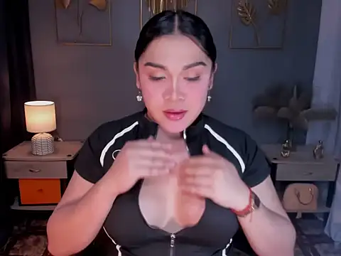 MaxeneCullens online show from 10-20-25, 02:45