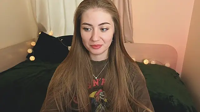 Snapshot of Adelyna_Bird chatting on 12-01-25, 08:30 Adelyna Bird online show from 12-01-25, 08:30