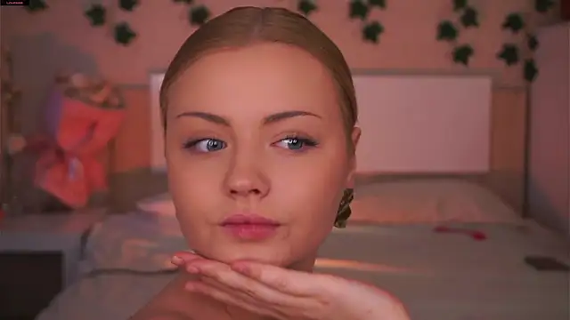 Snapshot of missbeatriss chatting on 10-20-25, 11:32 missbeatriss online show from 10-20-25, 11:32