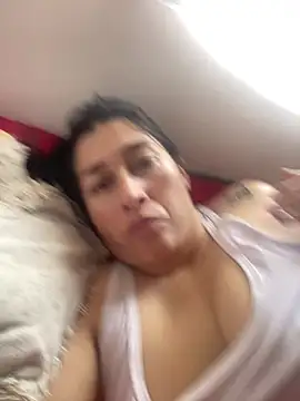 Snapshot of andreaisis2 chatting on 01-26-25, 05:13 andreaisis2 online show from 01-26-25, 05:13