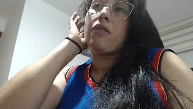 Snapshot of andreaisis2 chatting on 10-23-25, 03:39 andreaisis2 online show from 10-23-25, 03:39