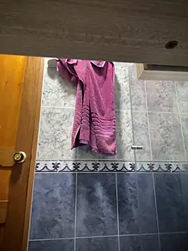 Snapshot of andreaisis2 chatting on 10-24-25, 09:11 andreaisis2 online show from 10-24-25, 09:11