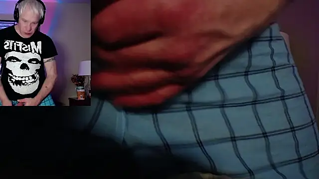 Snapshot of Snarfle82 chatting on 11-22-25, 09:14 Snarfle82 online show from 11-22-25, 09:14