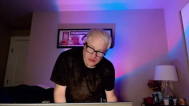 Snapshot of Snarfle82 chatting on 11-30-25, 07:56 Snarfle82 online show from 11-30-25, 07:56