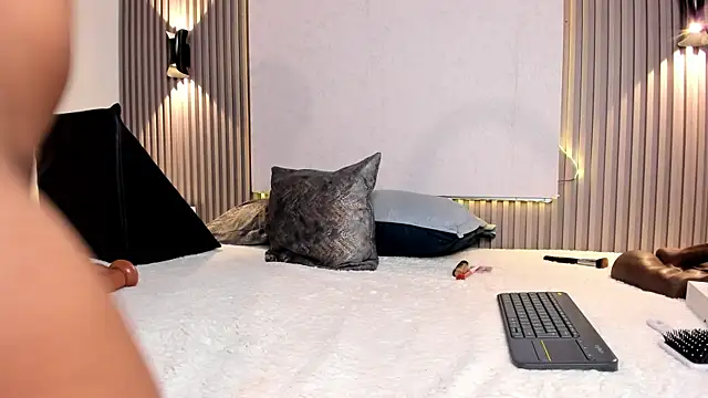 Zafiiraa online show from 02-20-25, 06:24