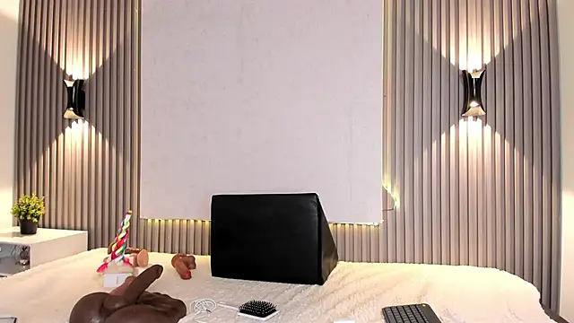 Zafiiraa online show from 02-25-25, 01:20