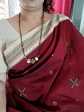 Snapshot of Indian_desi_wife chatting on 01-08-25, 05:48 Indian desi wife online show from 01-08-25, 05:48