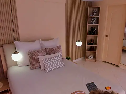 Snapshot of EricaCopola chatting on 10-01-25, 02:28 EricaCopola online show from 10-01-25, 02:28