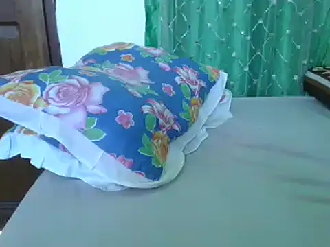 Snapshot of sweetchic_ chatting on 10-26-25, 10:21 sweetchic online show from 10-26-25, 10:21