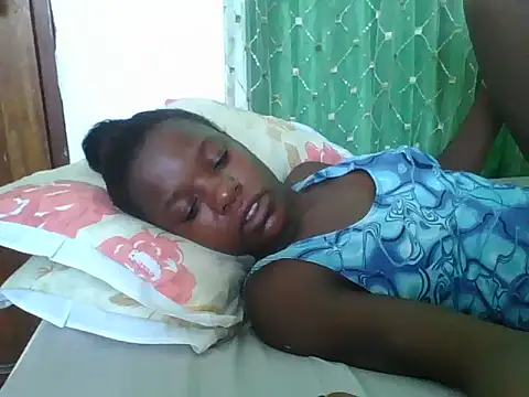 Snapshot of sweetchic_ chatting on 12-21-25, 07:48 sweetchic online show from 12-21-25, 07:48