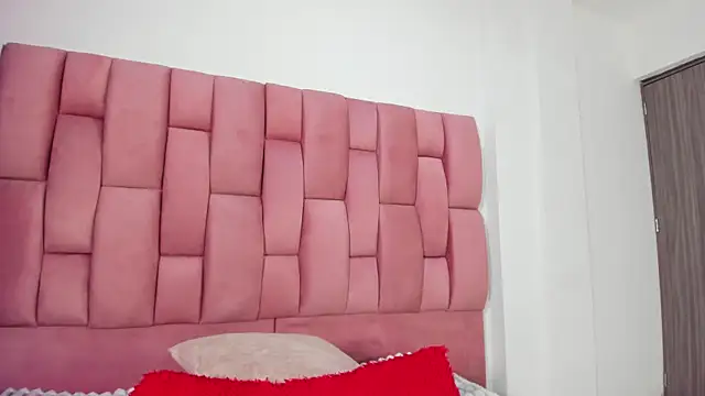 Lia sarahi online show from 01-06-26, 12:31