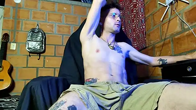 Snapshot of ChristBocellie chatting on 04-12-26, 07:02 ChristBocellie online show from 04-12-26, 07:02