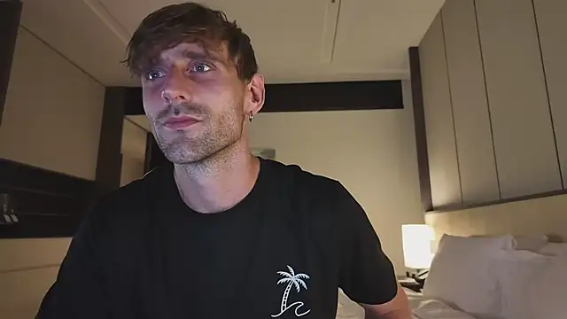 Snapshot of lukegunn chatting on 10-09-25, 12:47 lukegunn online show from 10-09-25, 12:47