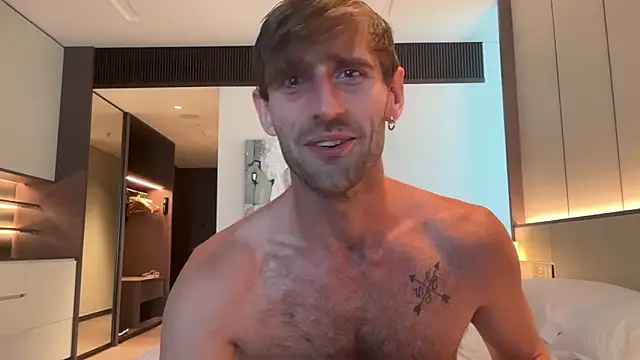 Snapshot of lukegunn chatting on 10-10-25, 09:52 lukegunn online show from 10-10-25, 09:52