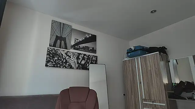 Snapshot of lukegunn chatting on 11-23-25, 02:44 lukegunn online show from 11-23-25, 02:44