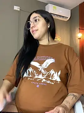 Amandanauty online show from 12-19-24, 05:18