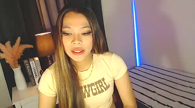 Snapshot of MajesticKitana chatting on 12-11-24, 05:00 MajesticKitana online show from 12-11-24, 05:00