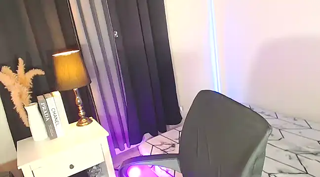 Snapshot of MajesticKitana chatting on 01-08-25, 08:38 MajesticKitana online show from 01-08-25, 08:38