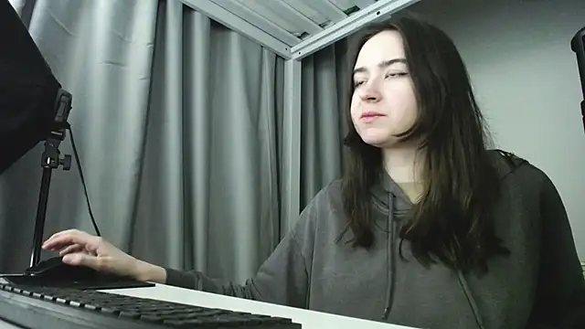 Snapshot of RichMasya- chatting on 02-10-25, 10:30 RichMasya- online show from 02-10-25, 10:30