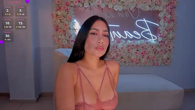 Snapshot of MarieJaneX chatting on 12-18-24, 02:06 MarieJaneX online show from 12-18-24, 02:06