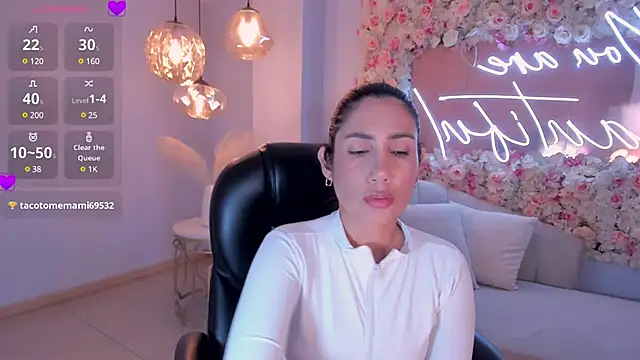 Snapshot of MarieJaneX chatting on 02-16-25, 01:49 MarieJaneX online show from 02-16-25, 01:49