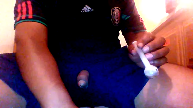 Snapshot of dro6969 chatting on 10-27-25, 06:39 dro6969 online show from 10-27-25, 06:39