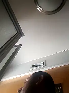 Snapshot of dro6969 chatting on 11-10-25, 05:12 dro6969 online show from 11-10-25, 05:12