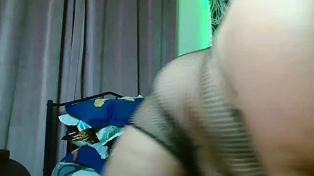 Snapshot of Thichslutxx chatting on 09-22-25, 09:28 Thichslutxx online show from 09-22-25, 09:28