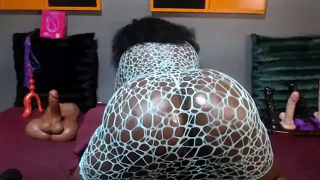 Snapshot of DarkNSpicy4U chatting on 11-26-25, 04:13 DarkNSpicy4U online show from 11-26-25, 04:13