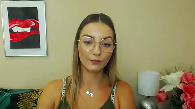 Snapshot of NatalieSexy chatting on 12-10-24, 10:17 NatalieSexy online show from 12-10-24, 10:17