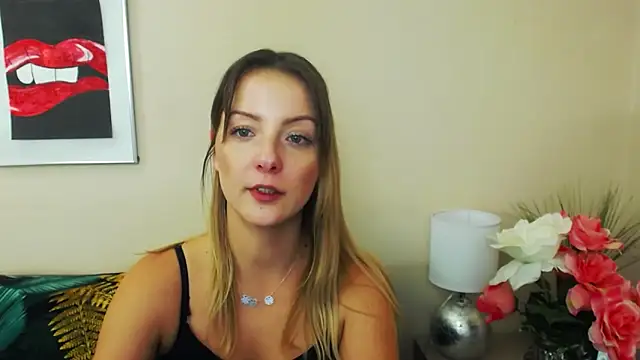 Snapshot of NatalieSexy chatting on 12-16-24, 01:22 NatalieSexy online show from 12-16-24, 01:22