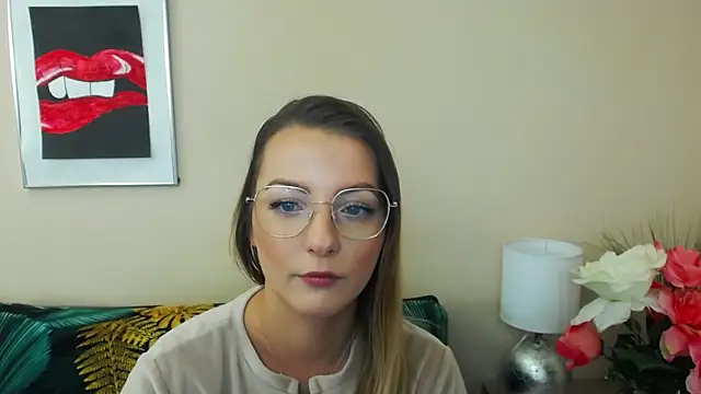 Snapshot of NatalieSexy chatting on 12-17-24, 07:18 NatalieSexy online show from 12-17-24, 07:18