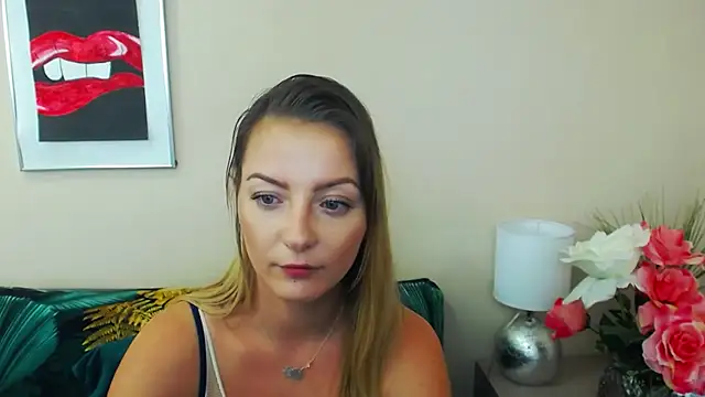 Snapshot of NatalieSexy chatting on 12-19-24, 01:29 NatalieSexy online show from 12-19-24, 01:29