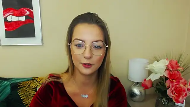 Snapshot of NatalieSexy chatting on 12-20-24, 07:12 NatalieSexy online show from 12-20-24, 07:12