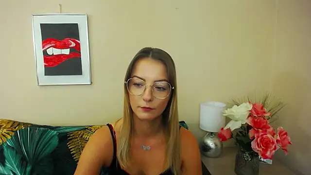 Snapshot of NatalieSexy chatting on 12-20-24, 12:27 NatalieSexy online show from 12-20-24, 12:27