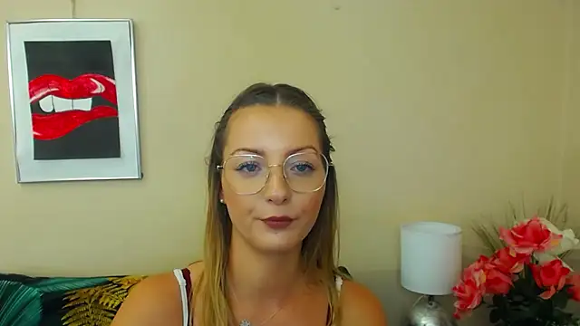 Snapshot of NatalieSexy chatting on 01-03-25, 10:31 NatalieSexy online show from 01-03-25, 10:31
