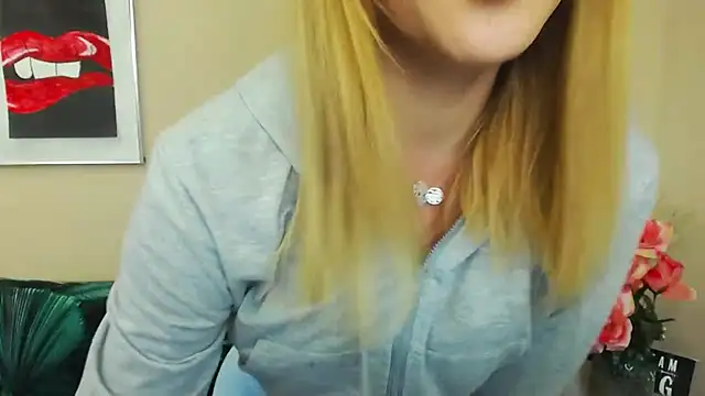 Snapshot of NatalieSexy chatting on 01-13-25, 07:11 NatalieSexy online show from 01-13-25, 07:11