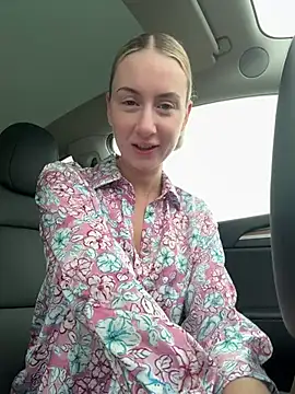 Snapshot of CutieEmy chatting on 12-25-24, 11:33 CutieEmy online show from 12-25-24, 11:33