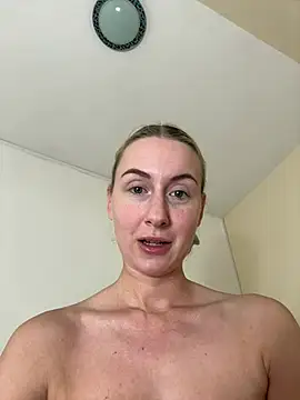 Snapshot of CutieEmy chatting on 12-31-24, 03:31 CutieEmy online show from 12-31-24, 03:31