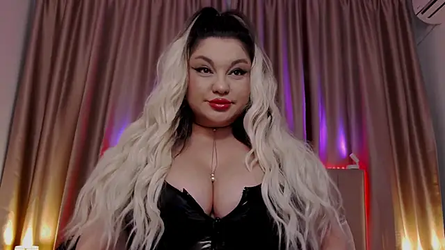 Snapshot of Larissa_K chatting on 10-26-25, 01:06 Larissa K online show from 10-26-25, 01:06