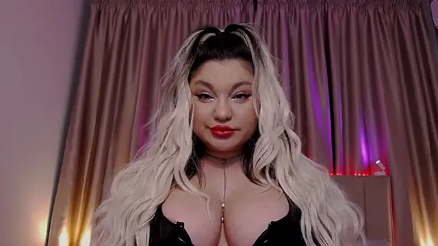 Snapshot of Larissa_K chatting on 11-06-25, 04:41 Larissa K online show from 11-06-25, 04:41