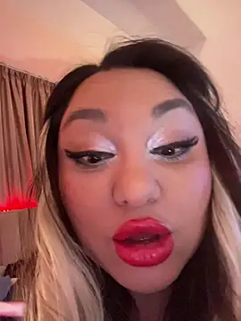 Snapshot of Larissa_K chatting on 11-14-25, 05:28 Larissa K online show from 11-14-25, 05:28