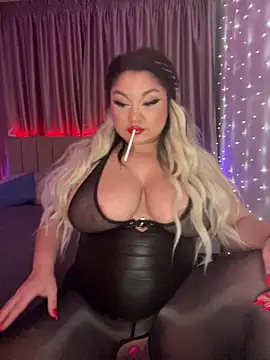 Snapshot of Larissa_K chatting on 11-21-25, 02:49 Larissa K online show from 11-21-25, 02:49