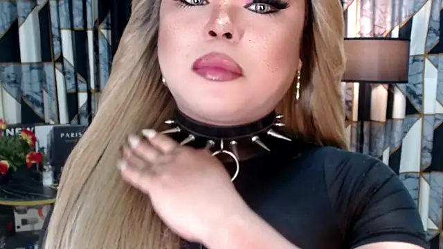 Snapshot of Mistress_DOMnicaaxx chatting on 09-17-25, 04:41 Mistress DOMnicaaxx online show from 09-17-25, 04:41