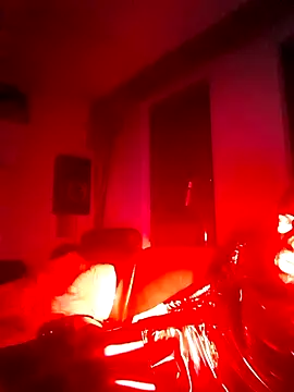 Snapshot of Crystalbitchx chatting on 10-16-25, 02:45 Crystalbitchx online show from 10-16-25, 02:45