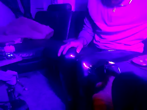 Snapshot of Crystalbitchx chatting on 11-07-25, 09:37 Crystalbitchx online show from 11-07-25, 09:37