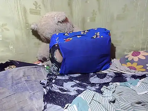 Snapshot of Alora-shine chatting on 03-09-25, 10:41 Alora-shine online show from 03-09-25, 10:41