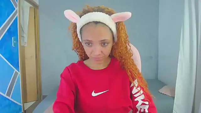 Snapshot of SexyLeilaa chatting on 12-10-24, 01:00 SexyLeilaa online show from 12-10-24, 01:00