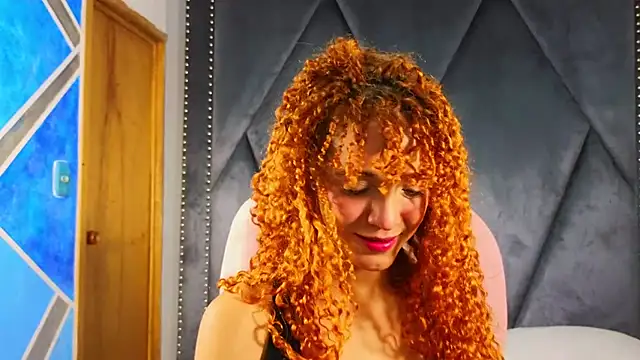 Snapshot of SexyLeilaa chatting on 03-04-25, 12:18 SexyLeilaa online show from 03-04-25, 12:18